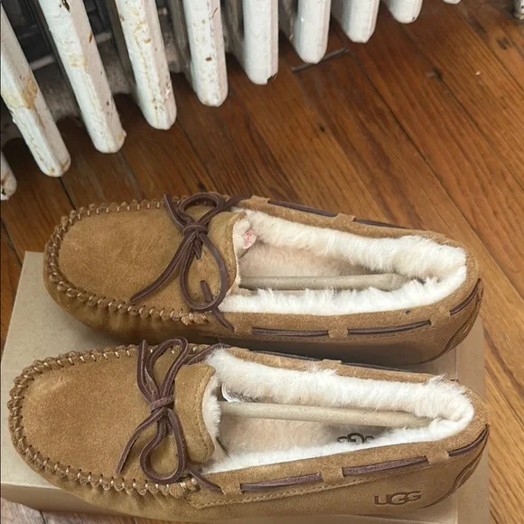 UGG | Shoes | Ugg Chestnut Suede Moccasin Slippers | Poshmark display picture 2